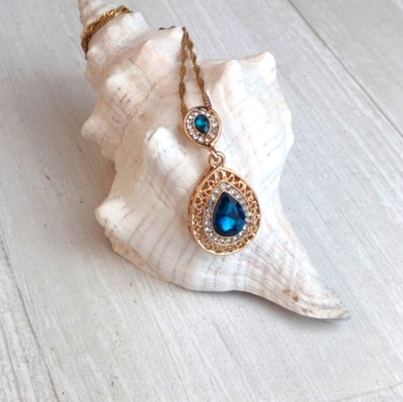 Deep Aqua Blue Turquoise Multifaceted Rhinestone Faux Gold Pendant Necklace - Picture 3 of 9